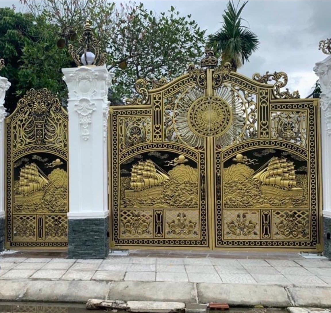 Cổng nhôm đúc thuận buồm xuôi gió mẫu C-227