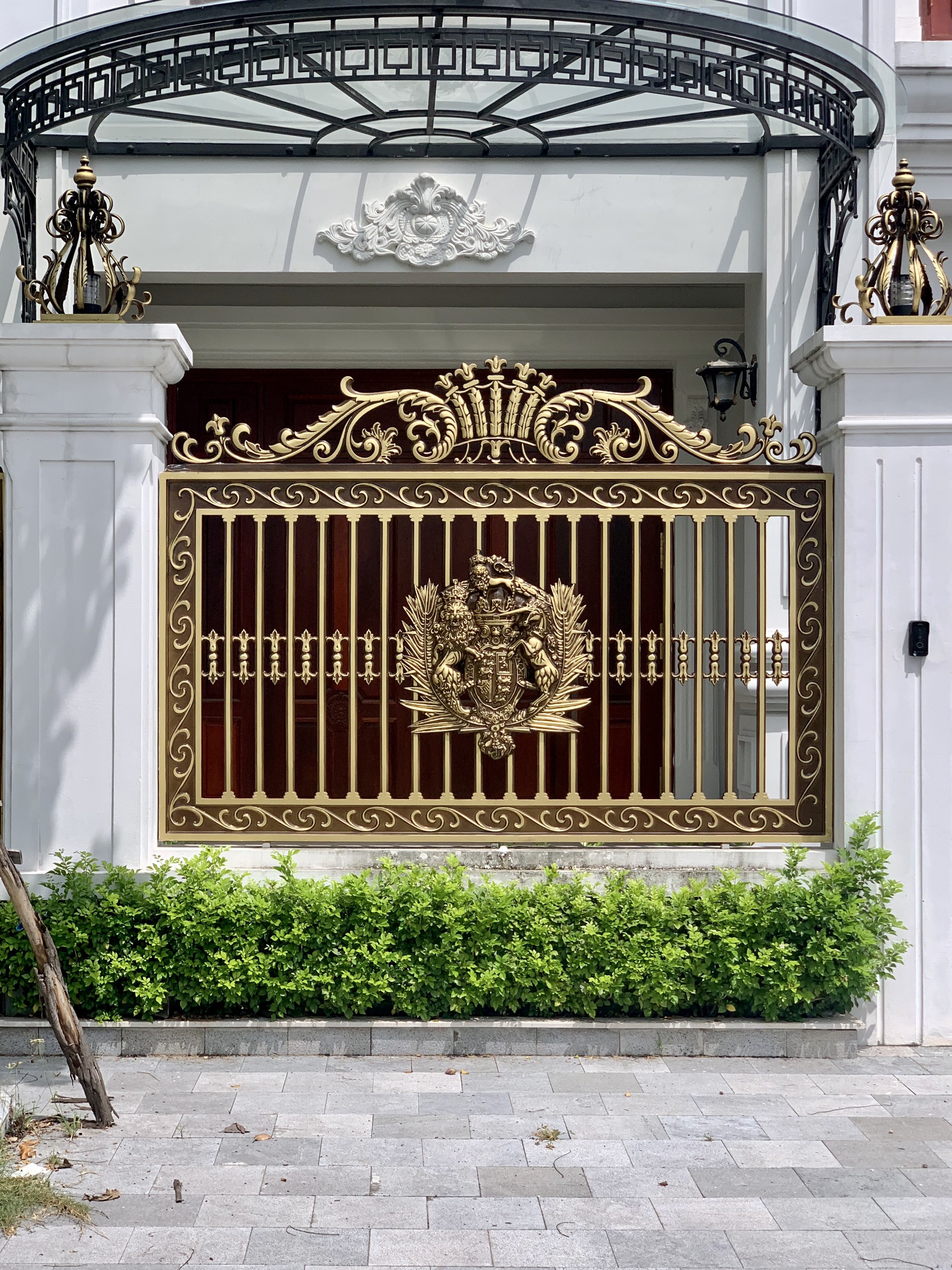 Hàng rào nhôm đúc logo sư tử mẫu HR - 065