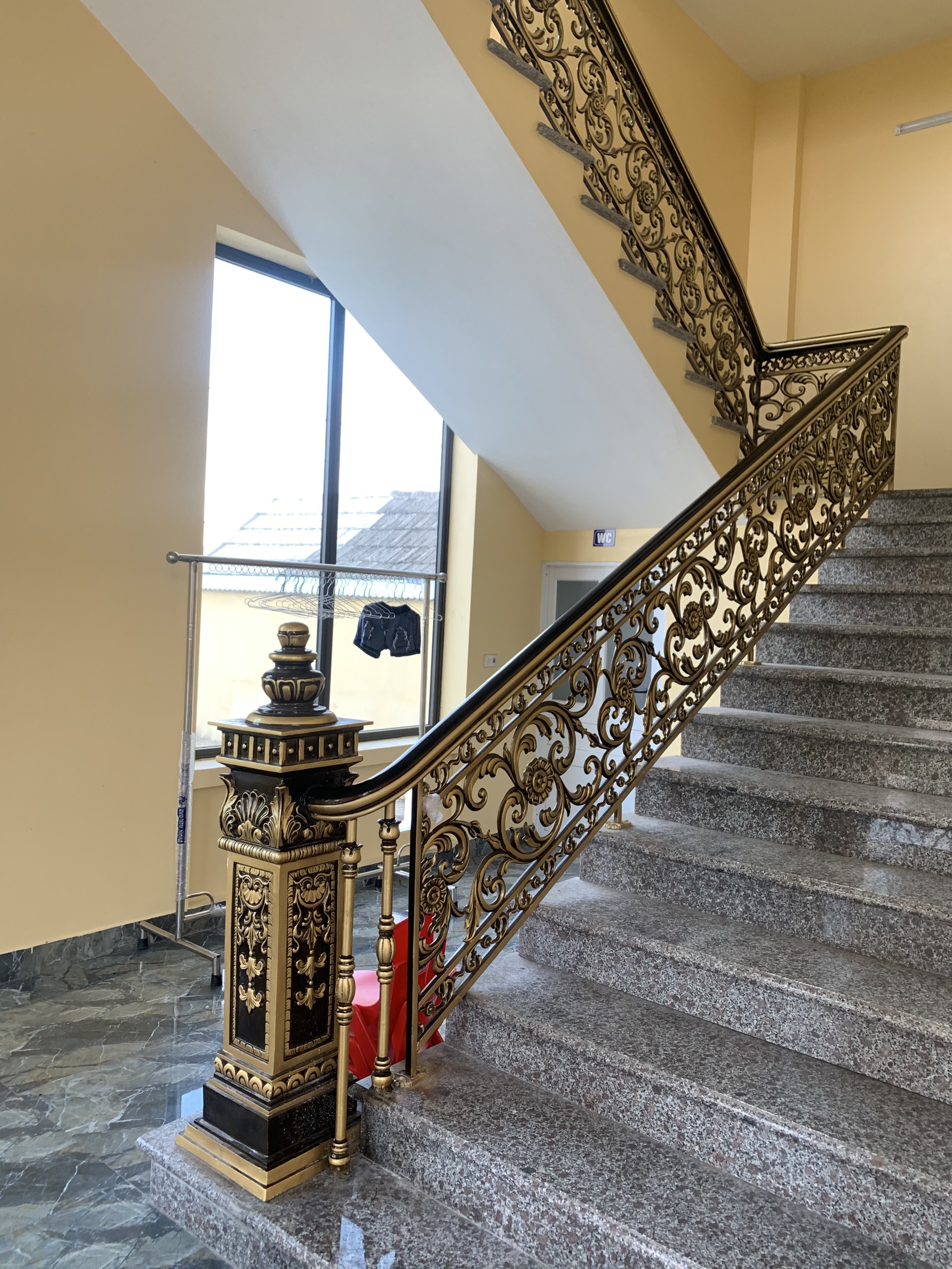 Cầu thang nhôm đúc hiện đại - CT072