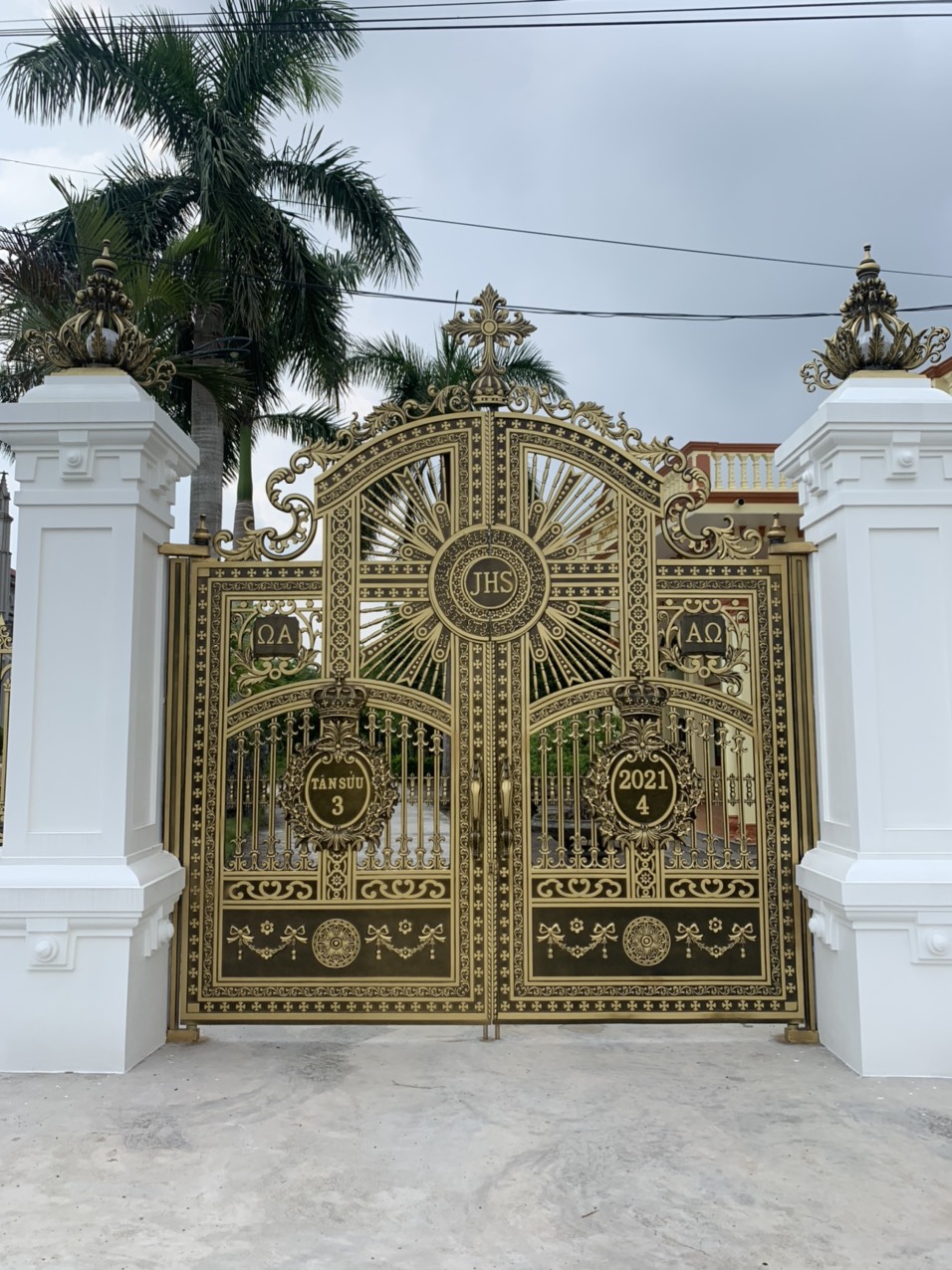 Cổng nhôm đúc nhà thờ mẫu C-172