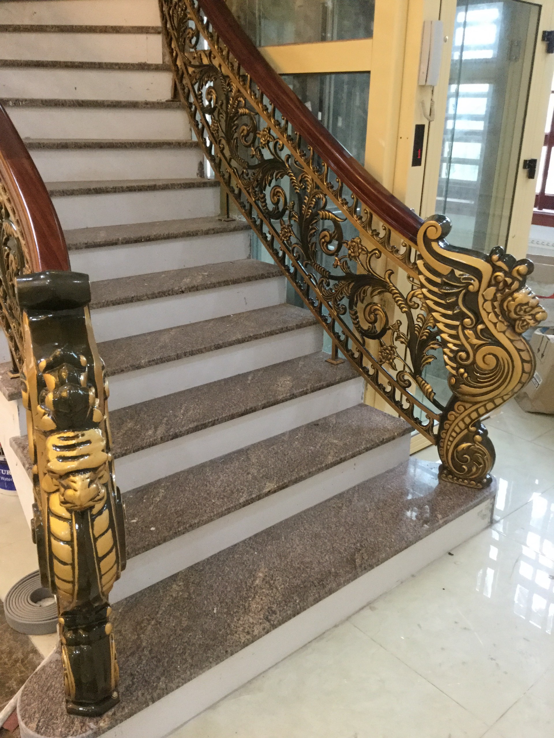 Cầu thang nhôm đúc cổ điển  - CT071