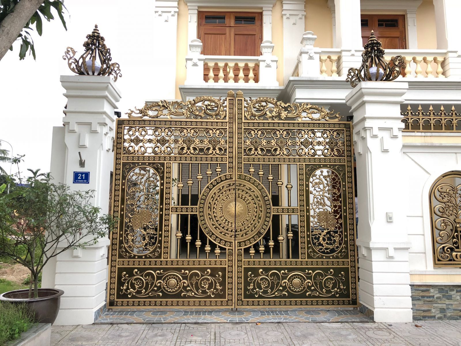 Cổng nhôm đúc trống đồng mẫu C-196