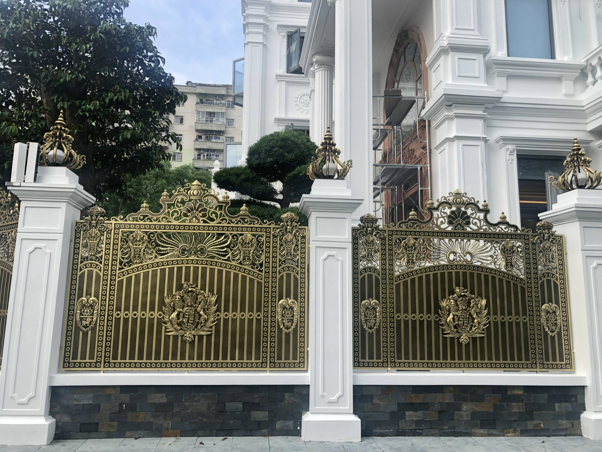 Hàng rào nhôm đúc cung điện buckingham mẫu HR - 068