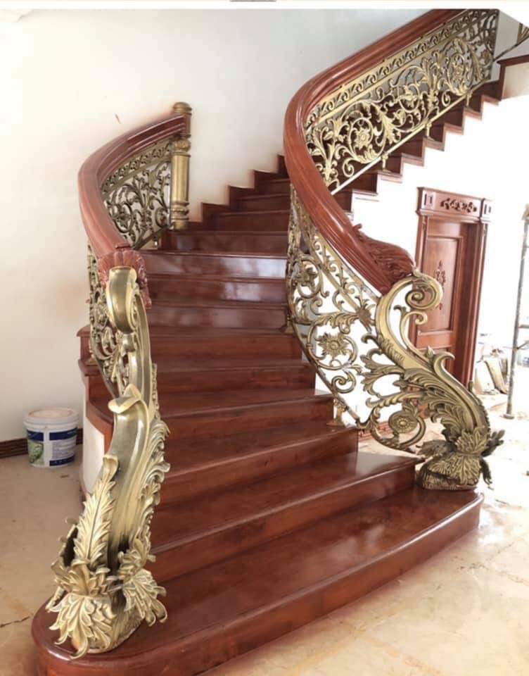 Cầu thang nhôm đúc viền gỗ - CT074