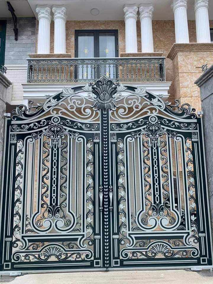 Cổng nhôm đúc hoa văn mẫu C-200