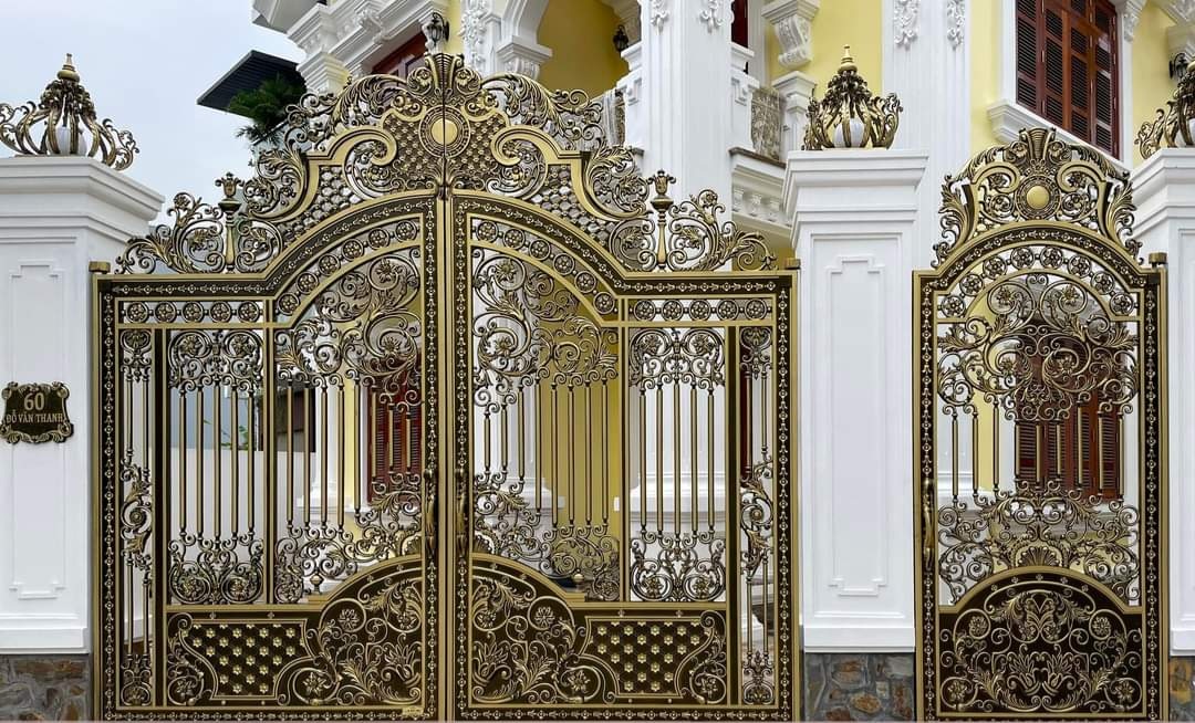 Cổng nhôm đúc hoa văn mẫu C-208