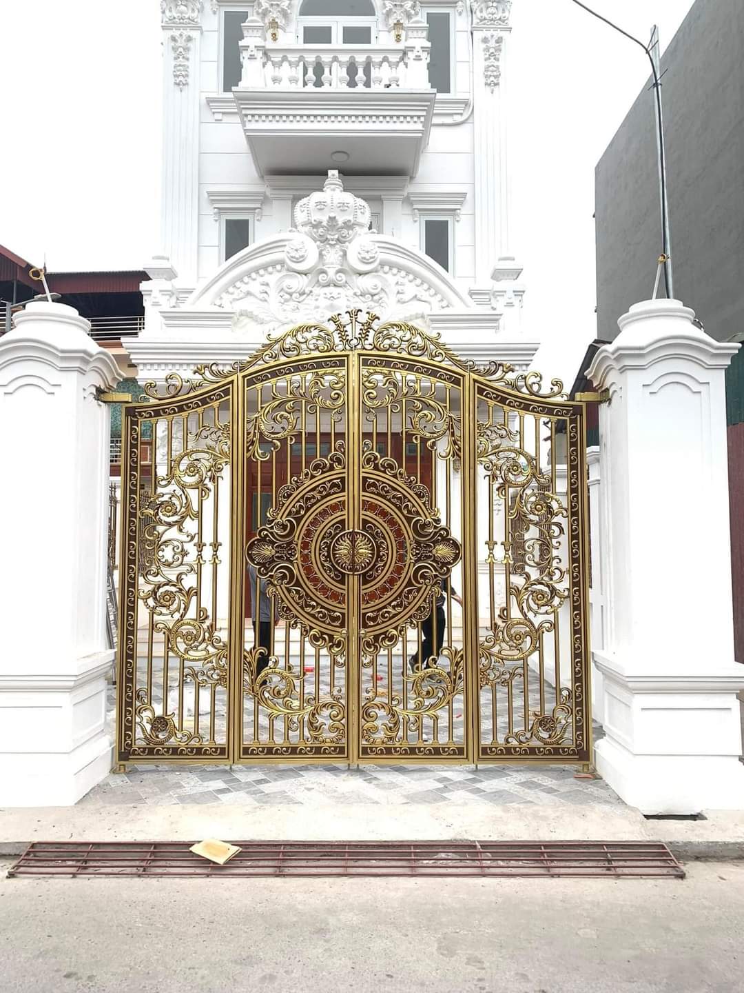 Cổng nhôm đúc trống mẫu C-205